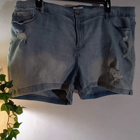 EUC: Lane Bryant Sze 28 Light Wash Distressed Denim Shorts - Picture 1 of 5